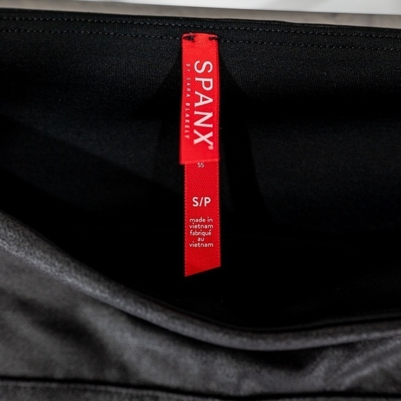SPANX faux leather leggings - Picture 3 of 3